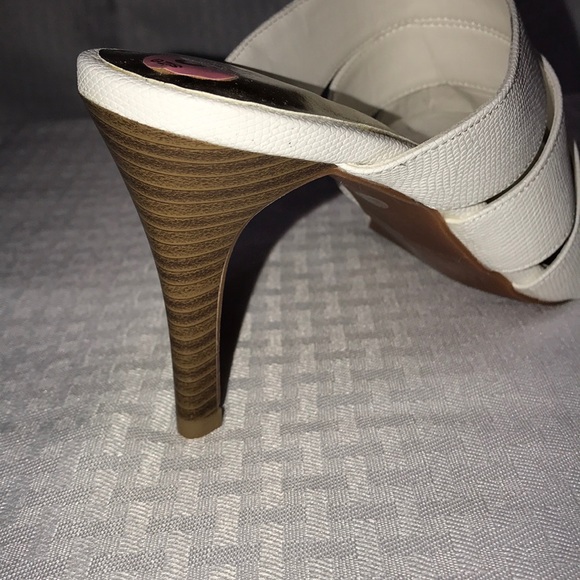 WHITE STRAPPY SANDALS - Picture 4 of 4